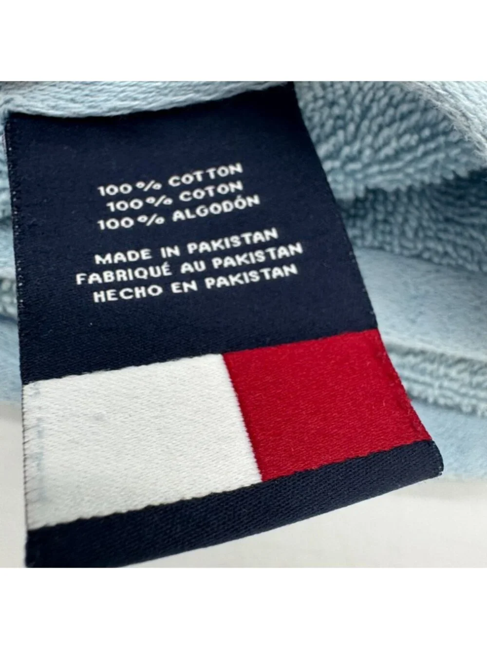 Tommy Hilfiger 100% Cotton Modern American Bath Towel Light Blue 24in x 47 in